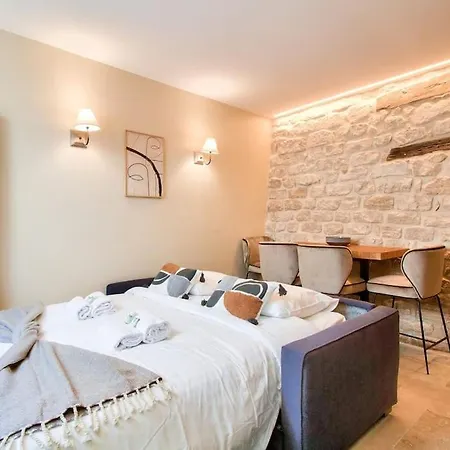 Cozy Heart Historic Apartment Paris