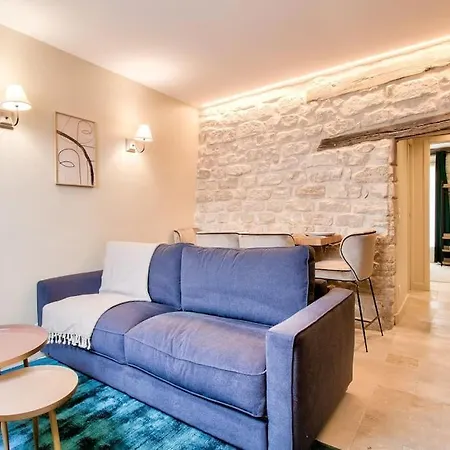 Apartment Cozy Heart Historic Paris